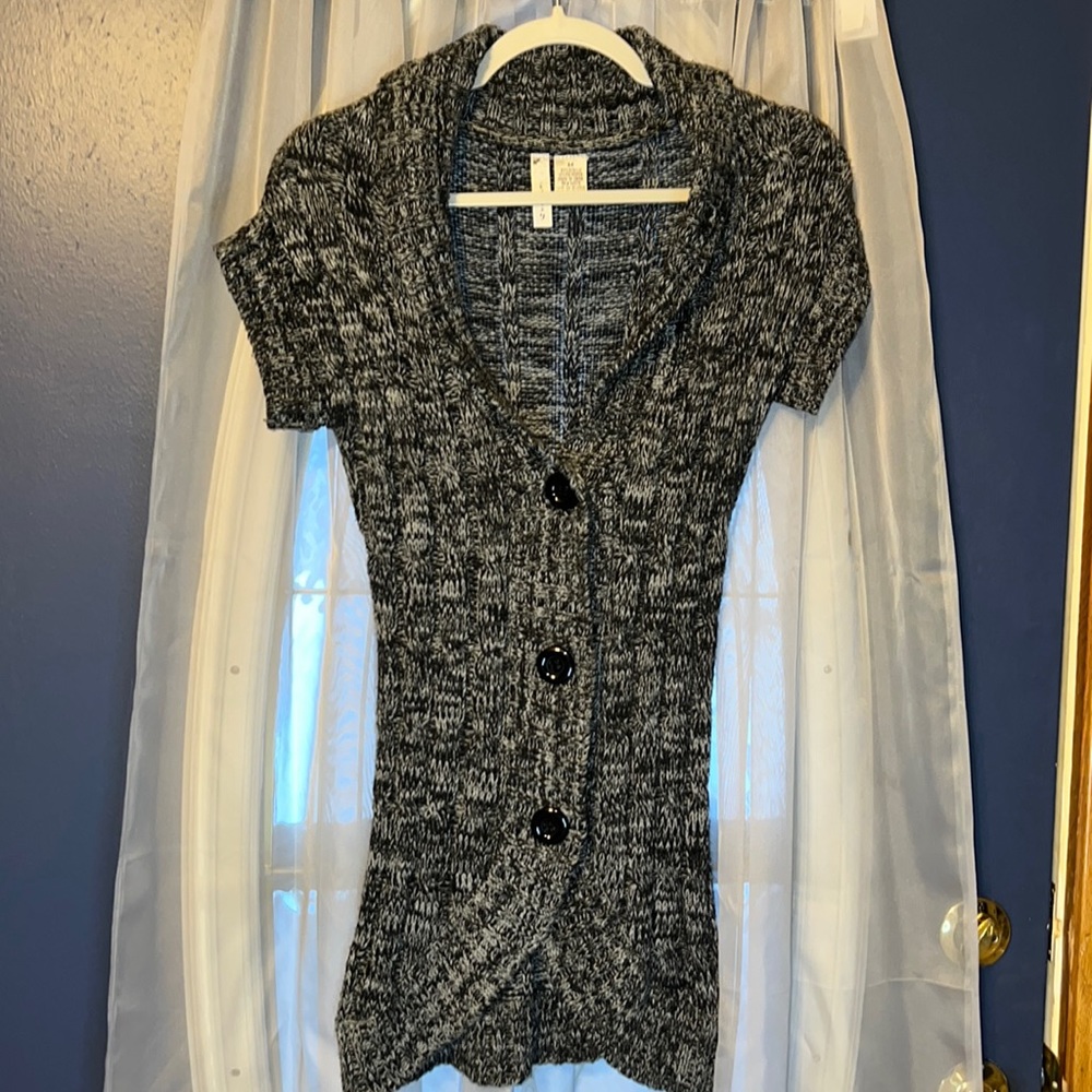 I Daisy Short sleeve Button front Cardigan